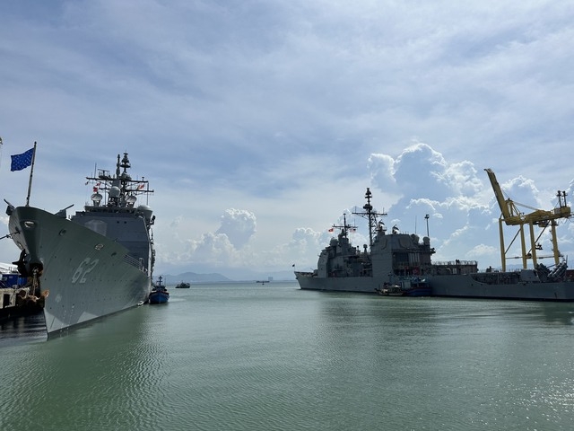 US navy ships make port call in Vietnam